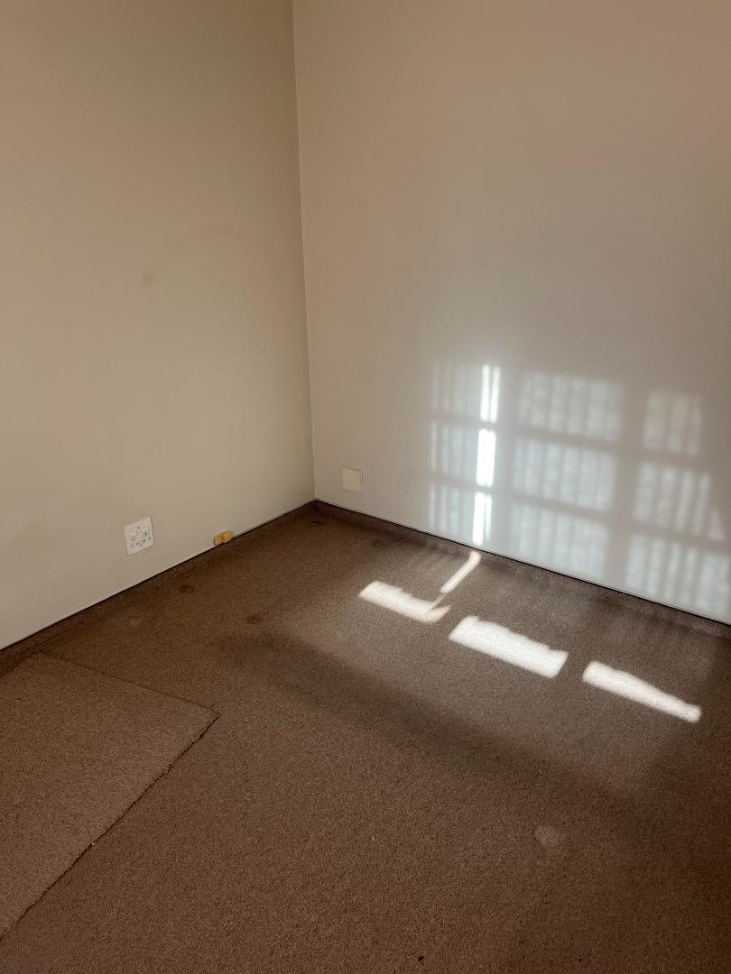 1 Bedroom Property for Sale in Zonnebloem Western Cape